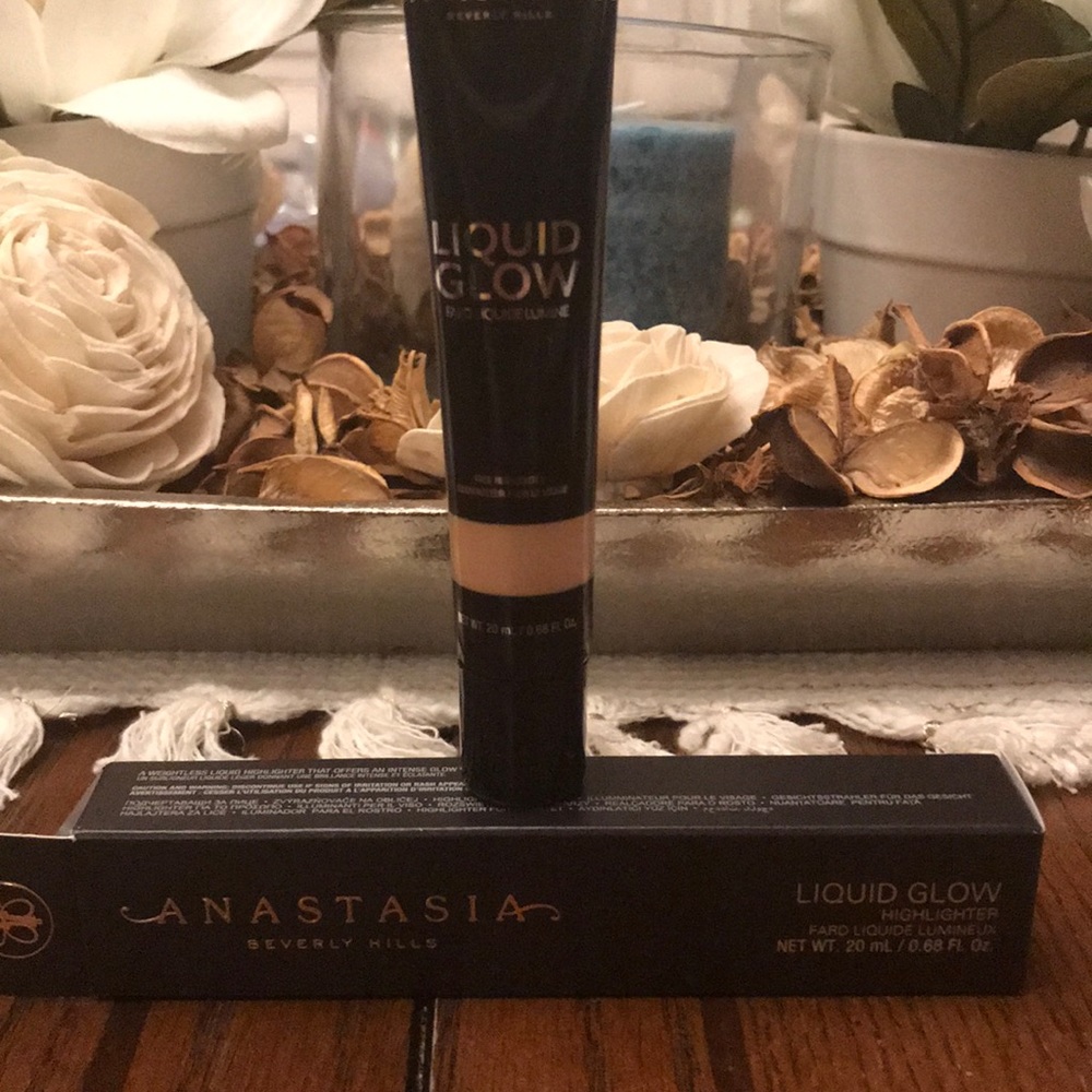 Anastasia Beverly Hills liquid glow highlighter